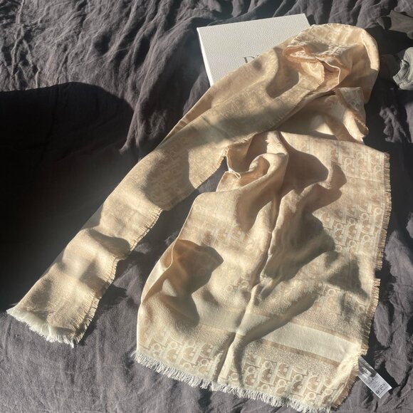 BRAND NEW Dior luxury scarf: beige/cream/gold - Picture 6 of 14
